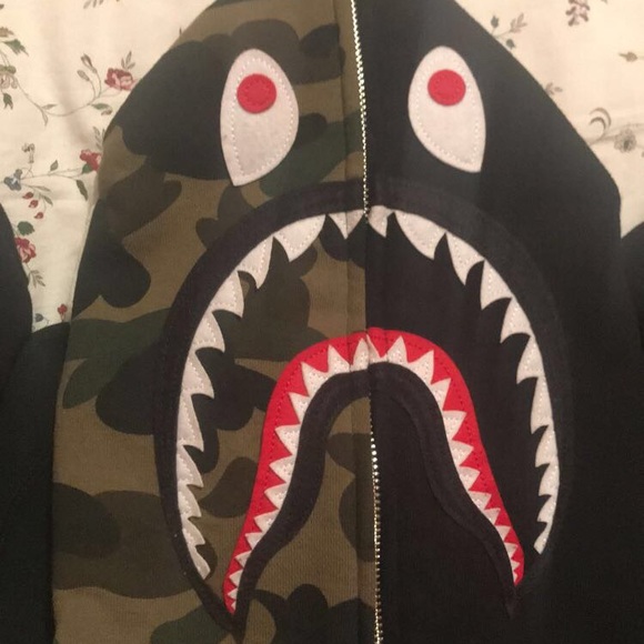 SOLD A Bathing Ape shark hoodie - Picture 6 of 8